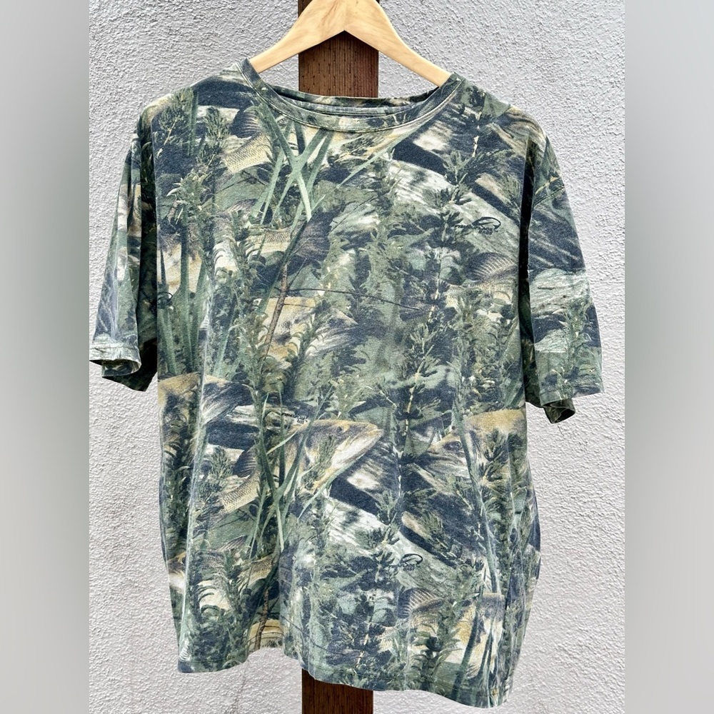 Fishing Large Bass Men's Green Camouflage T-Shirt